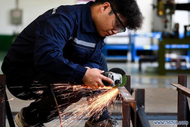17年拿了5个寰球总冠军 他们凭什么 喜爱与坚握设置后光
