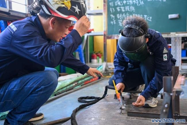 17年拿了5个寰球总冠军 他们凭什么 喜爱与坚握设置后光