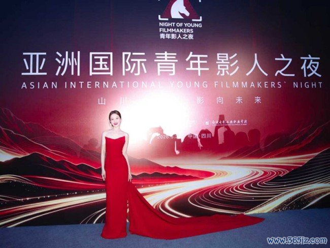 孙嘉璐出席亚洲外洋后生影东说念主之夜 获最好女副角奖