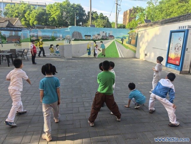 记者侦探：“老幼共托”若何照护“一老一小”